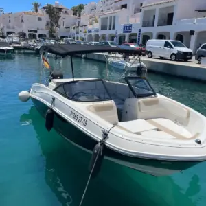 Alquiler de barcos Marina Del Este, La Herradura. Bayliner VR5