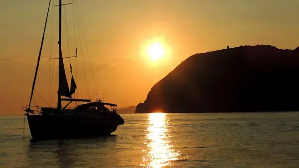 Alquiler Barcos La Herradura - Marina Del Este. Mingolla Sunset