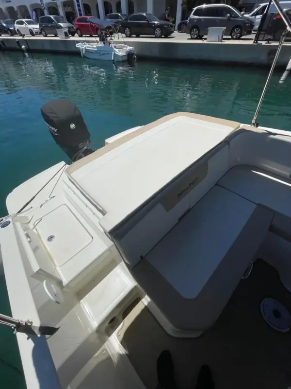 Alquiler de barcos Marina Del Este, La Herradura. Bayliner VR5