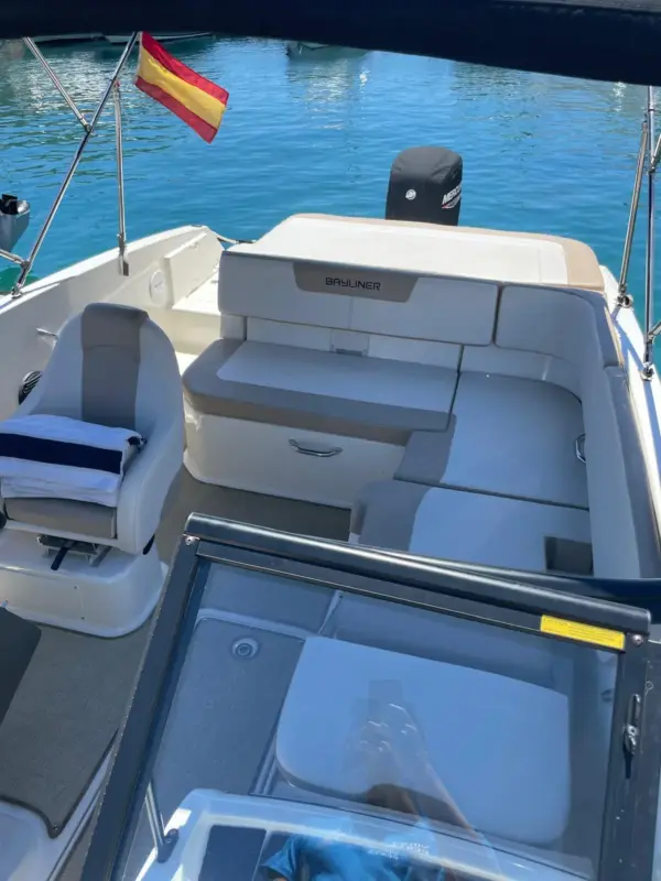 Alquiler de barcos Marina Del Este, La Herradura. Bayliner VR5