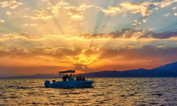 Alquiler Barcos La Herradura - Marina Del Este. Mingolla Sunset