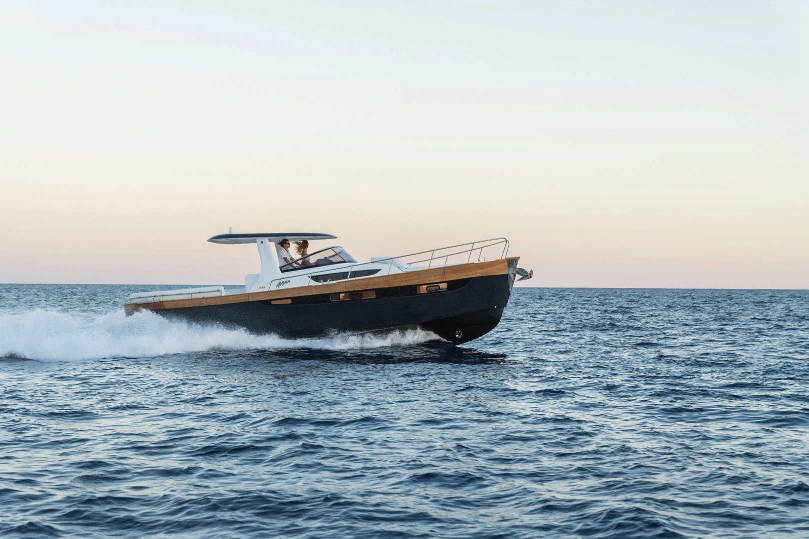 Distribuidor oficial Girbau Boats en Marina Del Este, La Herradura